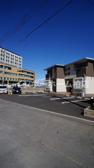 駐車場　駐車場があるので、車を買う予定の方も安心です