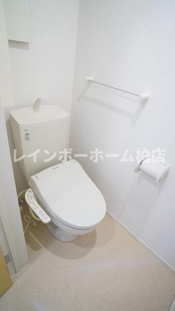 トイレ　温水洗浄便座です