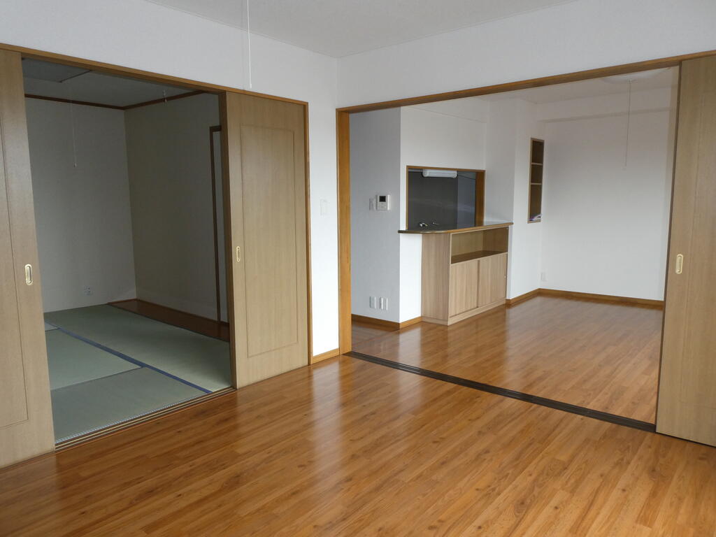 居室・リビング　写真は同タイプの別部屋です