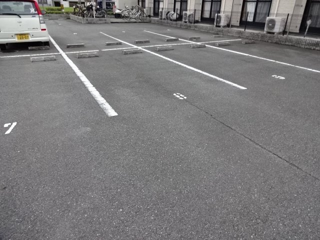 【レオパレスきらりの駐車場】