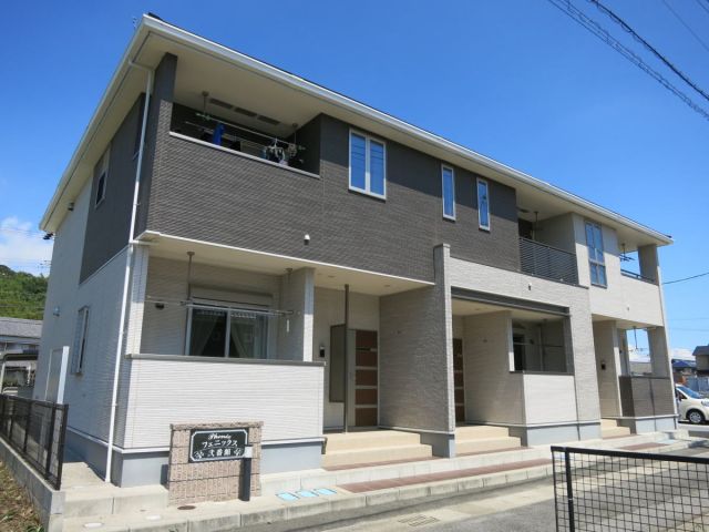 【西尾市西幡豆町のアパートの建物外観】