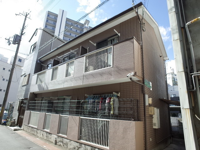 神戸市兵庫区佐比江町のアパートの建物外観