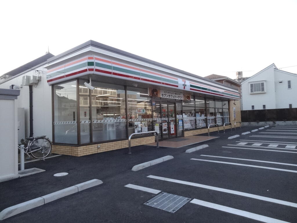 コンビニ　セブンイレブン秦野鶴巻南4丁目店（コンビニ）まで439m