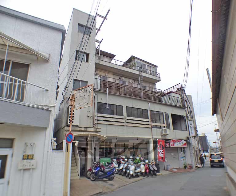 京都市左京区田中里ノ内町のマンションの建物外観