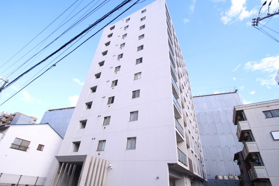 広島市南区西蟹屋のマンションの建物外観