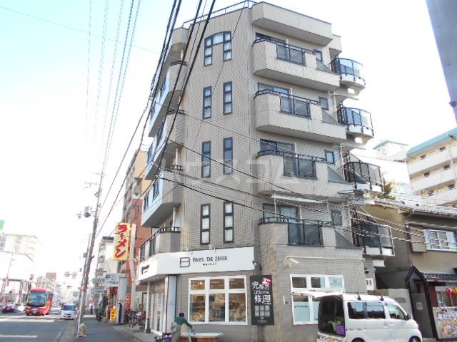 京都市右京区西院東貝川町のマンションの建物外観