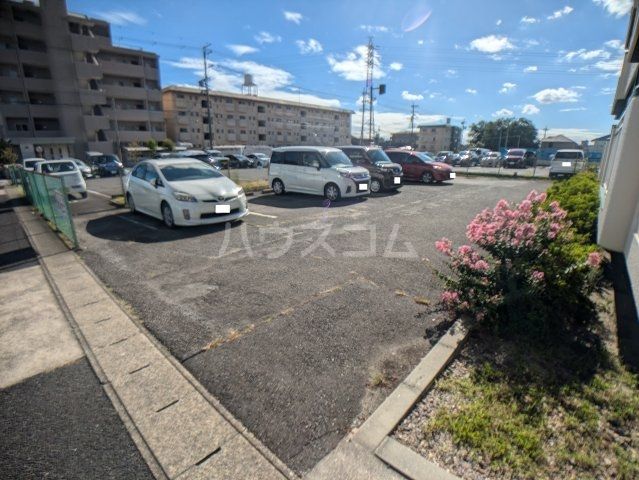 【名古屋市守山区新城のマンションの駐車場】