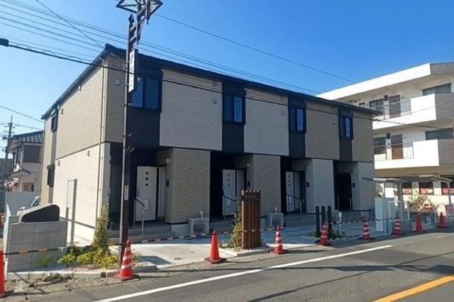 福生市本町のアパートの建物外観