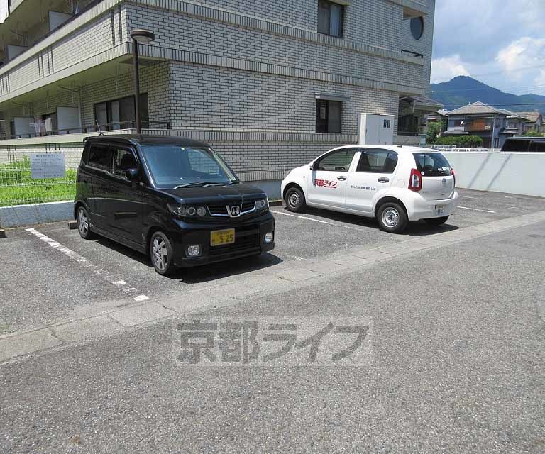 【ホワイトコーポヤマグチの駐車場】