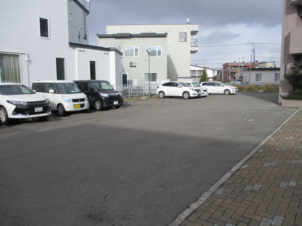 【旭川市豊岡七条のマンションの駐車場】