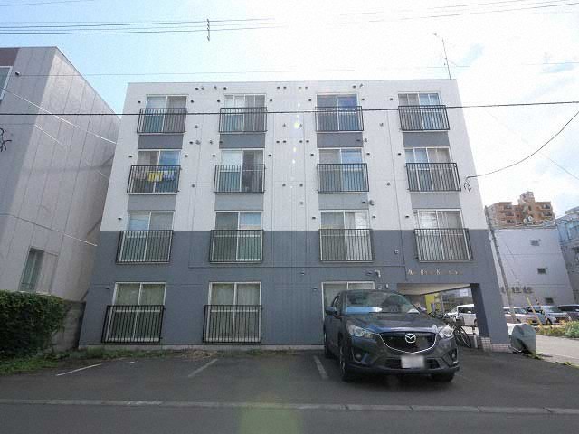 札幌市中央区北七条西のマンションの建物外観