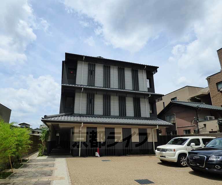 京都市中京区薬屋町のマンションの建物外観