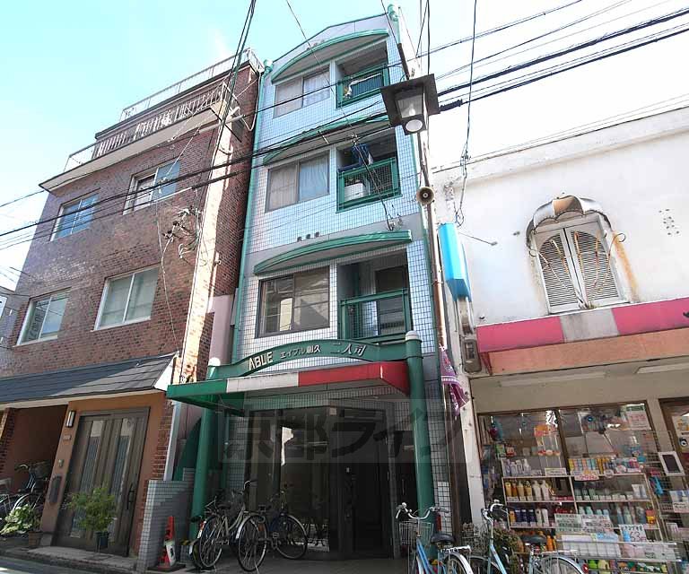 京都市下京区二人司町のマンションの建物外観