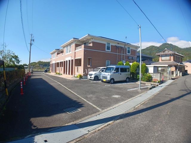 【伊賀市三田のアパートの駐車場】