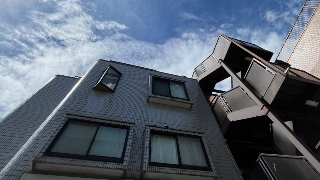 【川崎市川崎区渡田東町のマンションの建物外観】