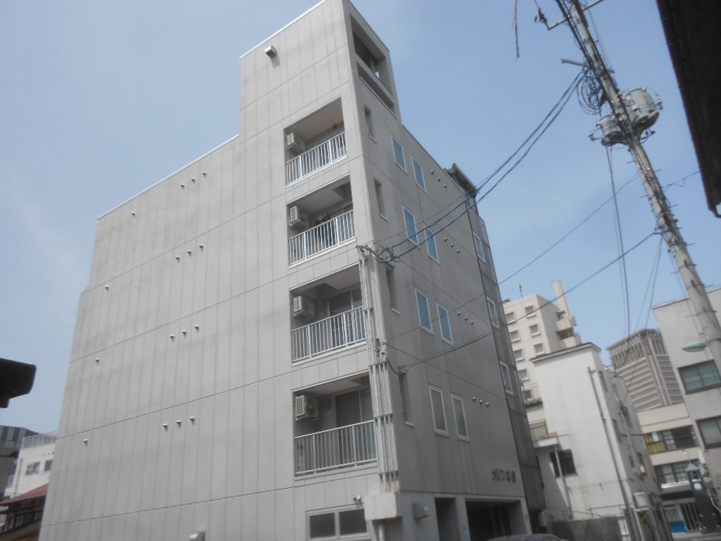 山形市香澄町のマンションの建物外観