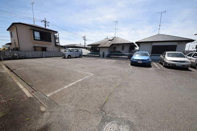 【町田市本町田のアパートの駐車場】