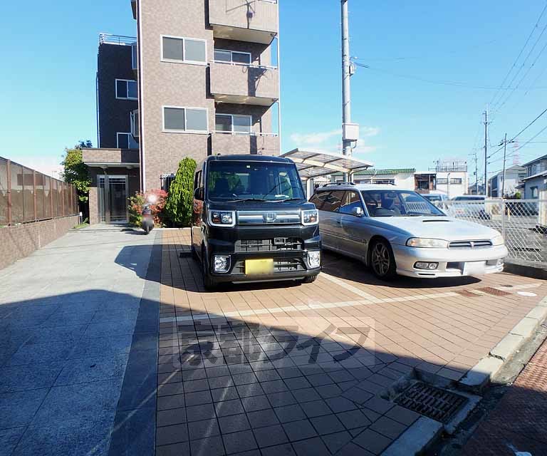 【枚方市田口のマンションの駐車場】