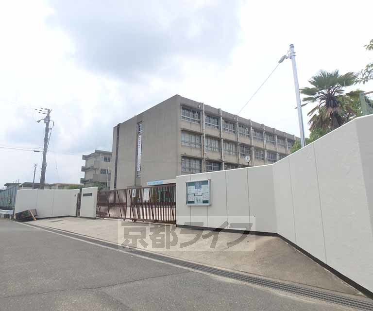 【枚方市田口のマンションの中学校】