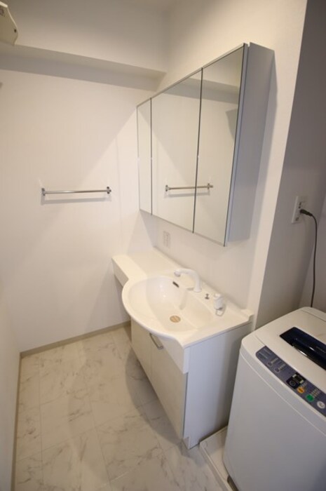 洗面設備　コンパクトで使いやすい洗面所