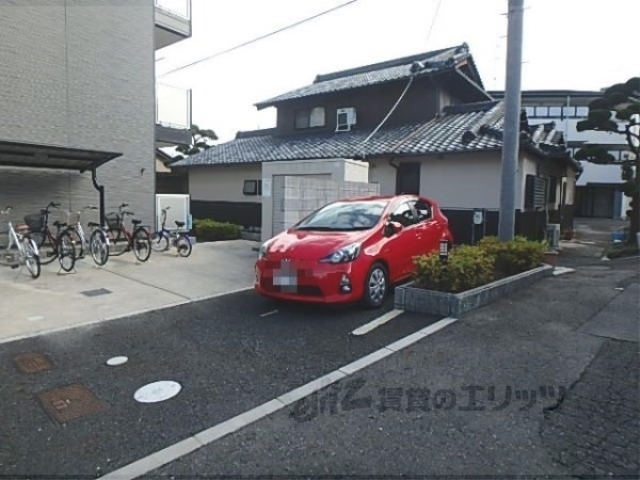 【レオパレスシルフィードの駐車場】