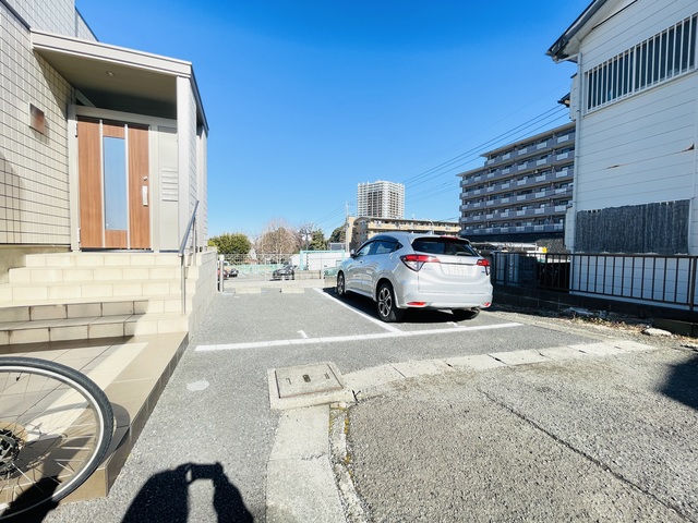 【横浜市旭区さちが丘のアパートの駐車場】