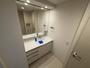 洗面設備　ゆったりとスペースのある洗面所