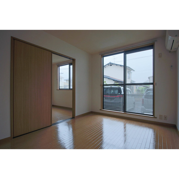 居室・リビング　同じ敷地内別なお部屋