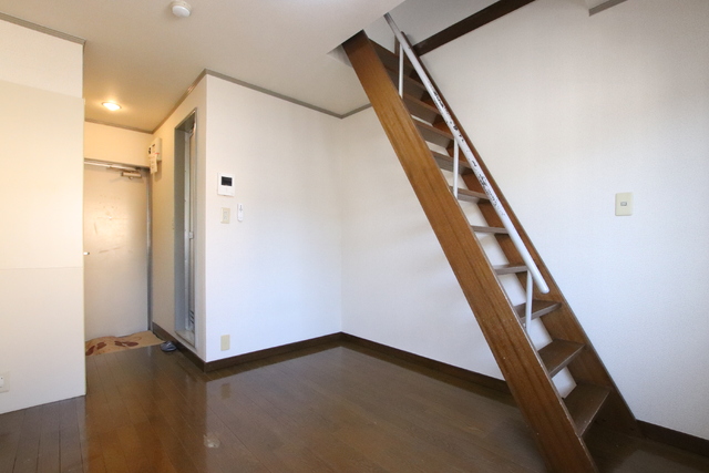 居室・リビング　５．２帖の居室です♪