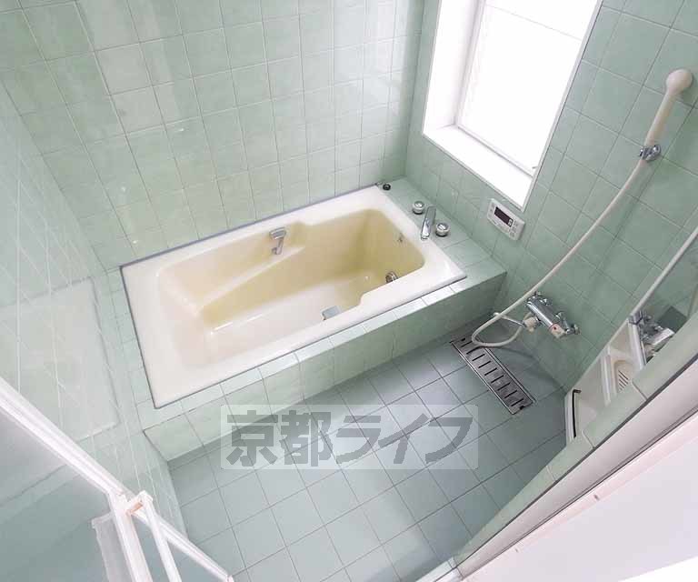 バス・シャワールーム　追い焚き機能付のお風呂です・