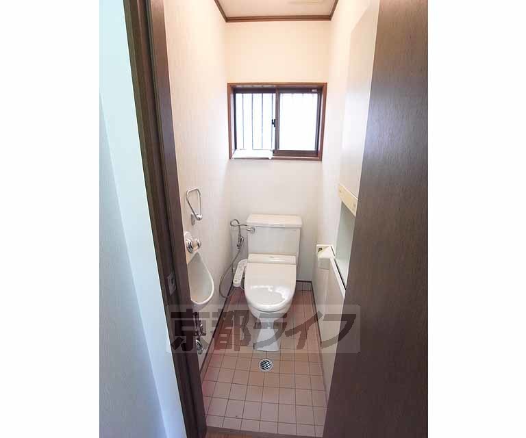 トイレ　温水洗浄便座付き！