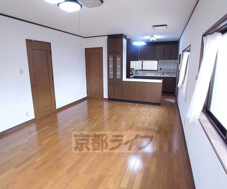 居室・リビング　広々とした明るいリビング