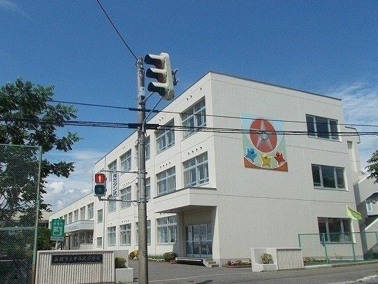 小学校　函館市立中の沢小学校（小学校）まで600m