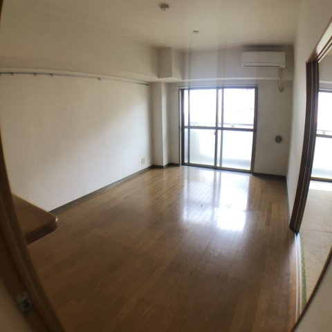 居室・リビング　室内