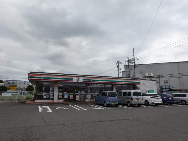 コンビニ　セブンイレブン（コンビニ）まで3700m