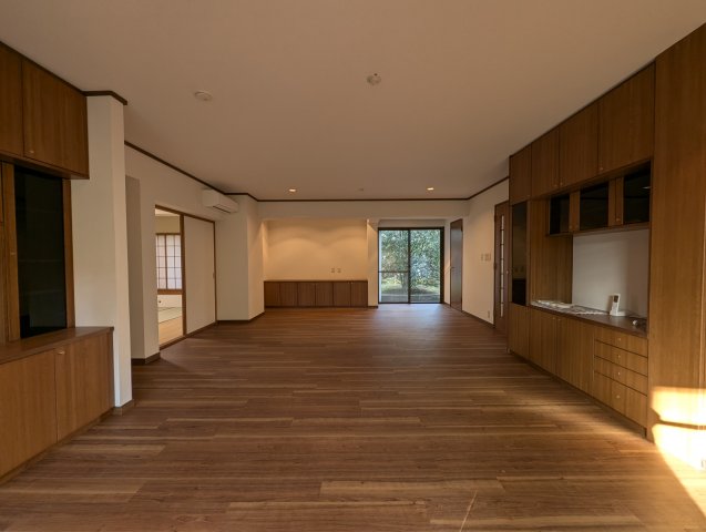 居室・リビング　こちらのリビングで趣味の時間をお楽しみください