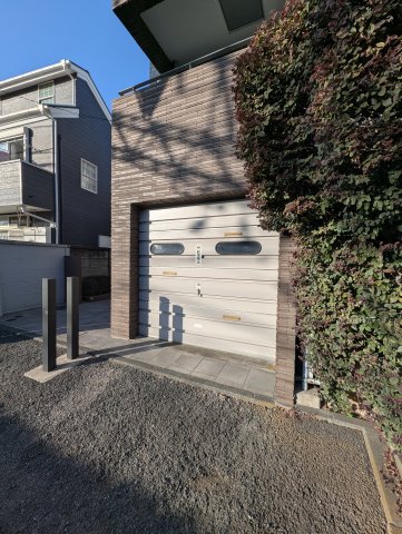 駐車場　専用ガレージ