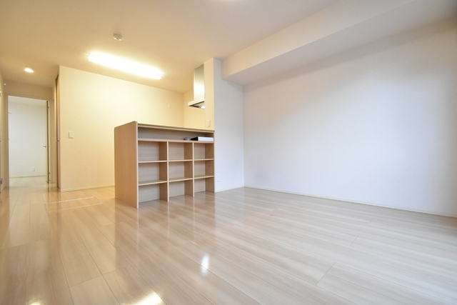 居室・リビング　ＬＤＫ　別アングル