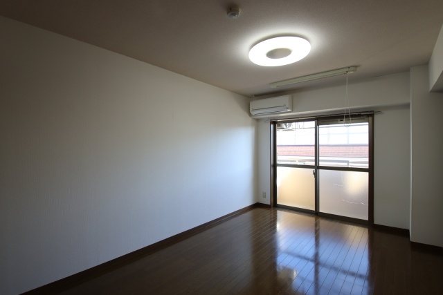 居室・リビング　※別室の参考写真の為、現況優先です。