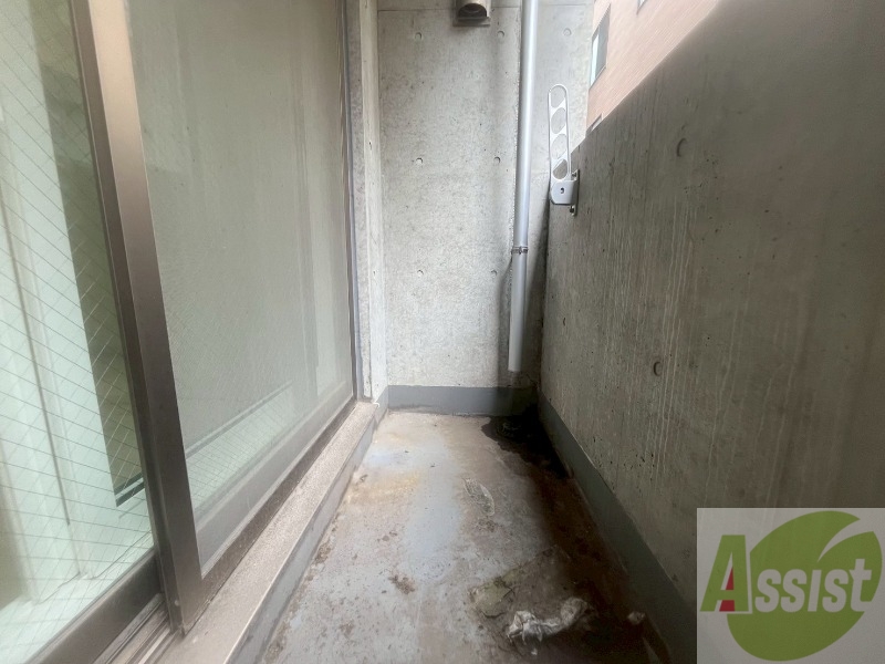 バルコニー　バルコニーです。洗濯物を干すもよし、一息つくもよしですね。