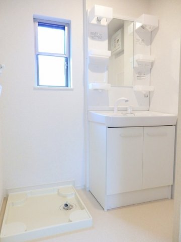 洗面設備　使いやすい洗面所です