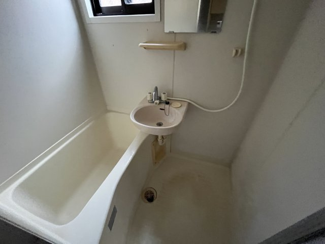 バス・シャワールーム　シンプルで機能的なユニットバスです！