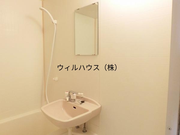 洗面設備　鏡面付き洗面台！