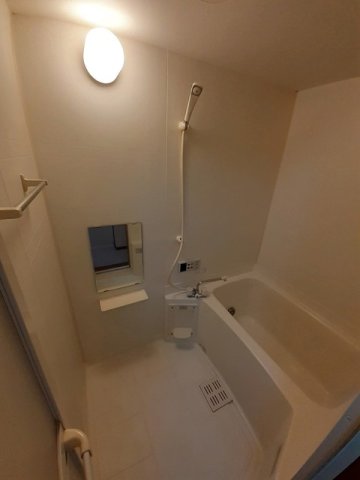 バス・シャワールーム　コンパクトで使いやすいお風呂です