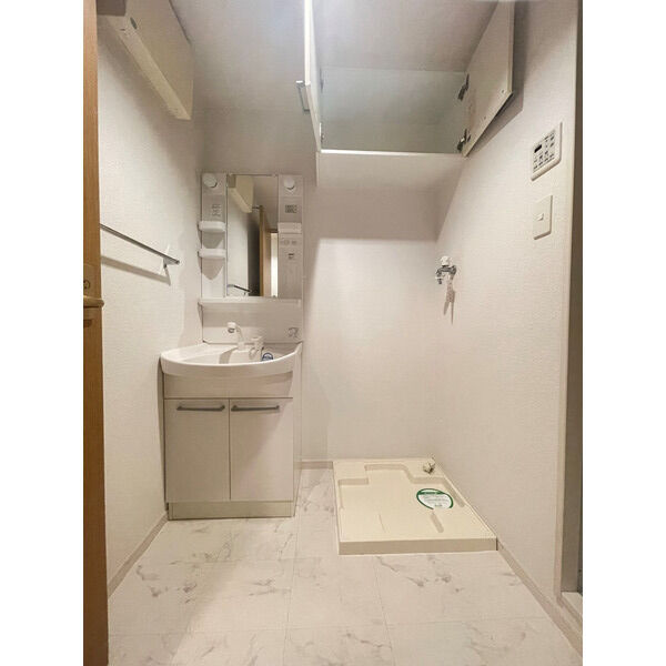 洗面設備　シンプルで使いやすい洗面台です！