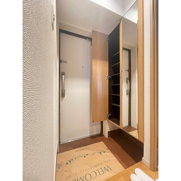 玄関　下駄箱もしっかりついてます！