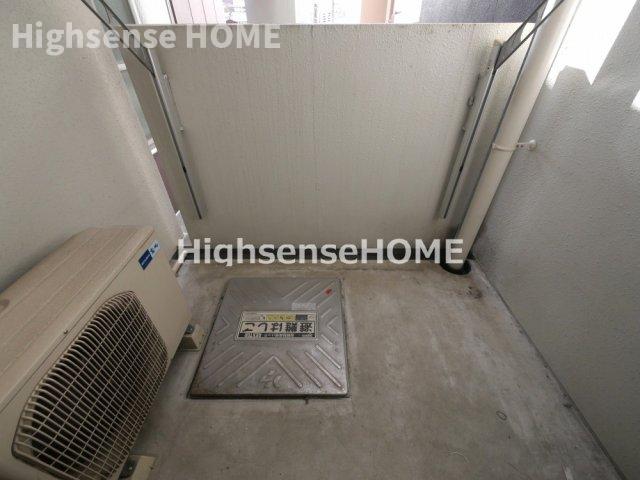 バルコニー　暖かな日差しのふりそそぐバルコニー