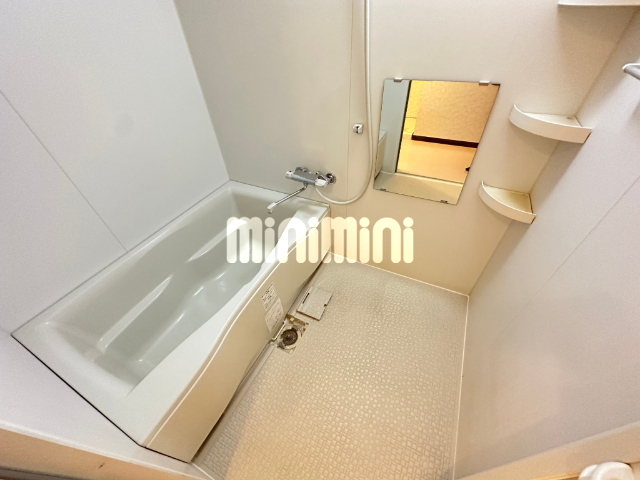 バス・シャワールーム　ゆったりとした浴室