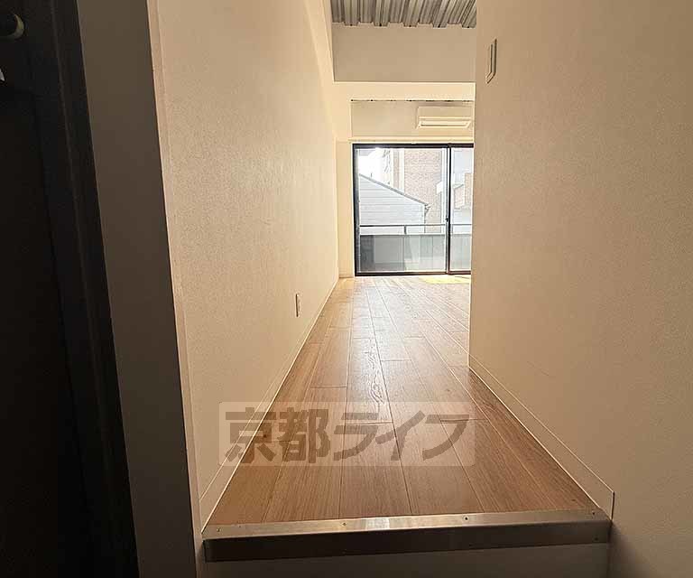 その他部屋・スペース　明るい廊下です。