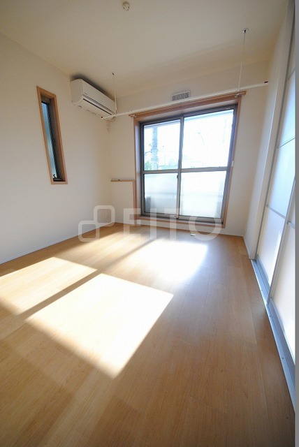 居室・リビング　写真は２０１号室